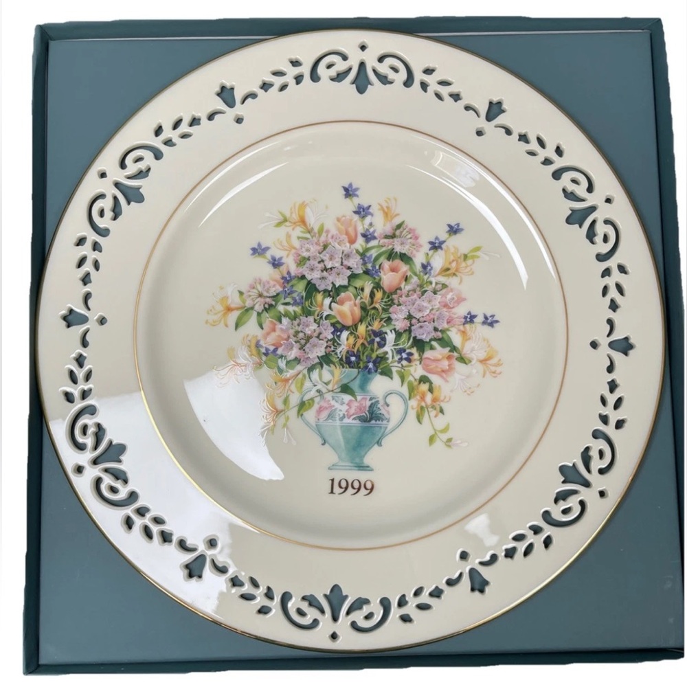 Lenox Annual 1999 Colonial Bouquet Connecticut Collector Plate w/box Made in USA